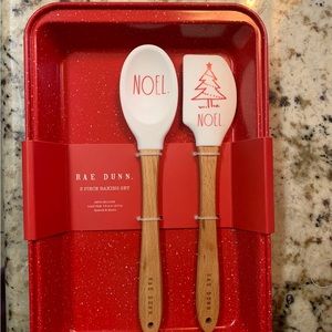 Rae Dunn 3 piece baking set